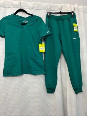 Green NWT scrub set